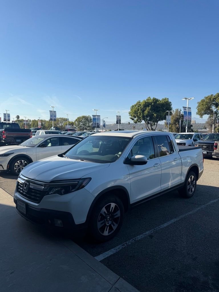 Used 2019 Diamond White Pearl Honda RTL-T image 2