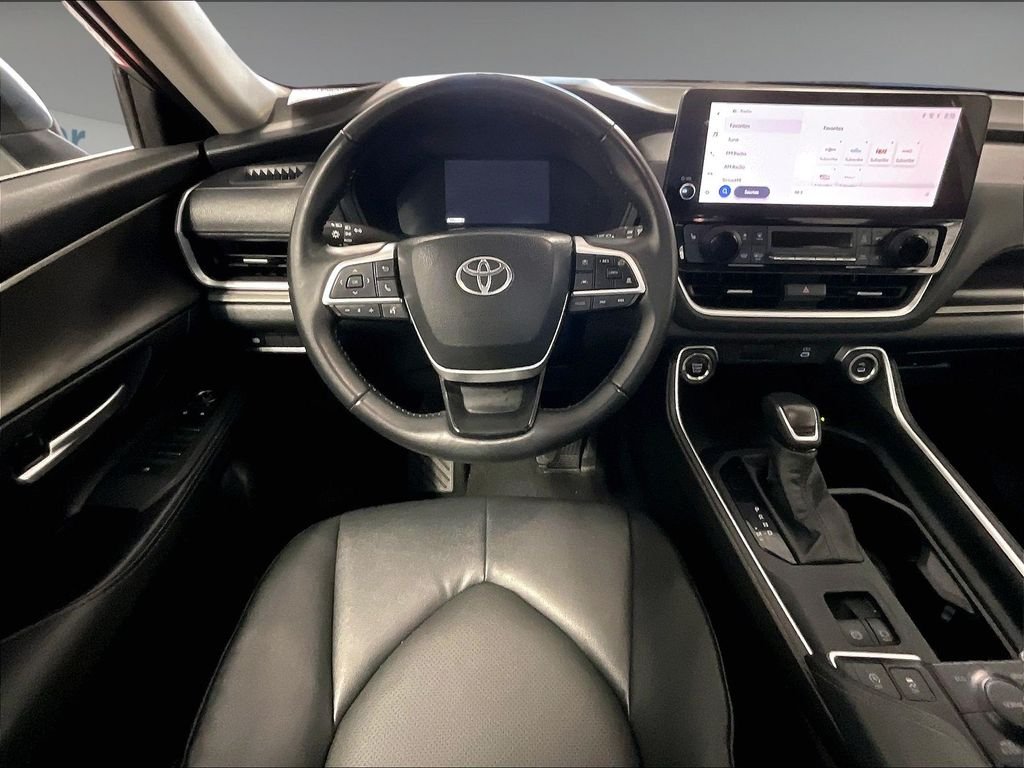 Certified Used 2025 Silver Toyota XLE image 18
