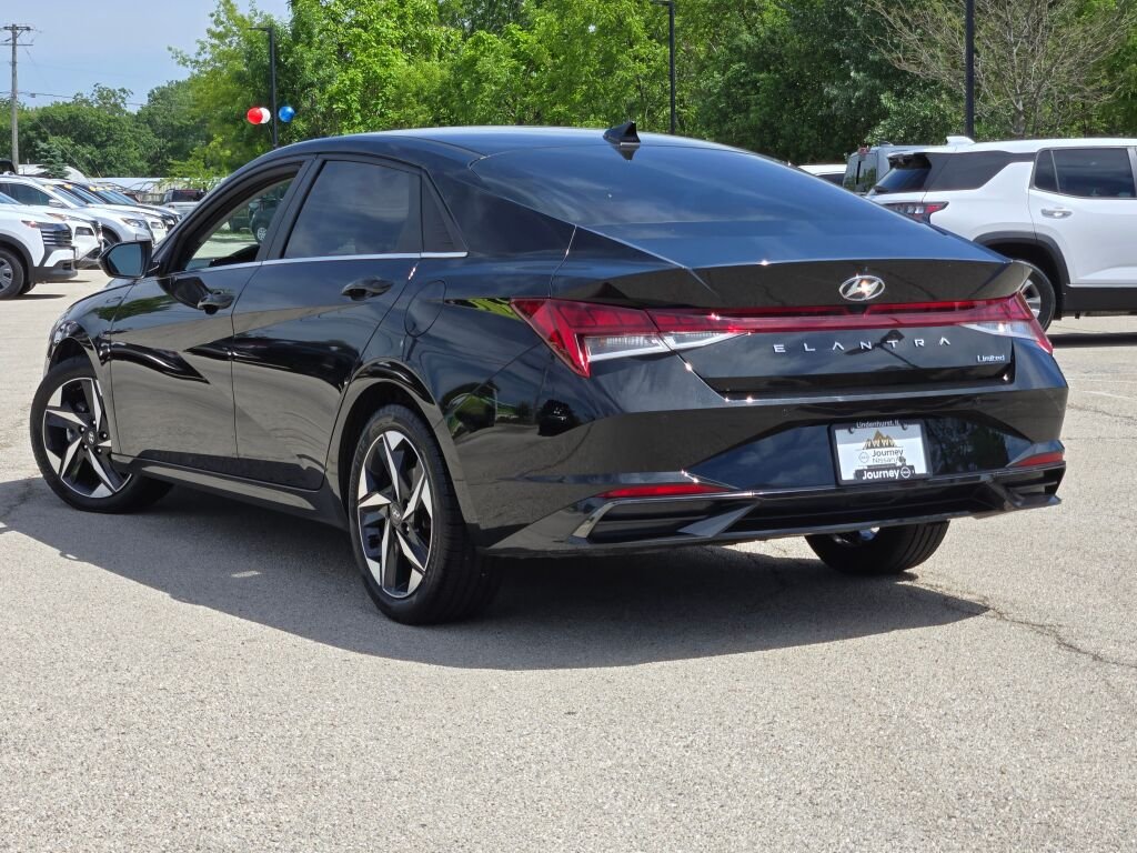 Used 2022 Black Hyundai Limited image 12