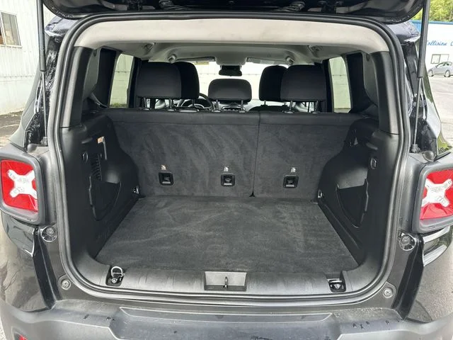 Used 2023 Black Jeep Latitude image 22