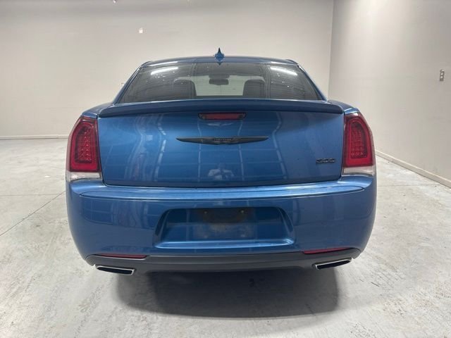 Used 2020  Chrysler Touring image 7