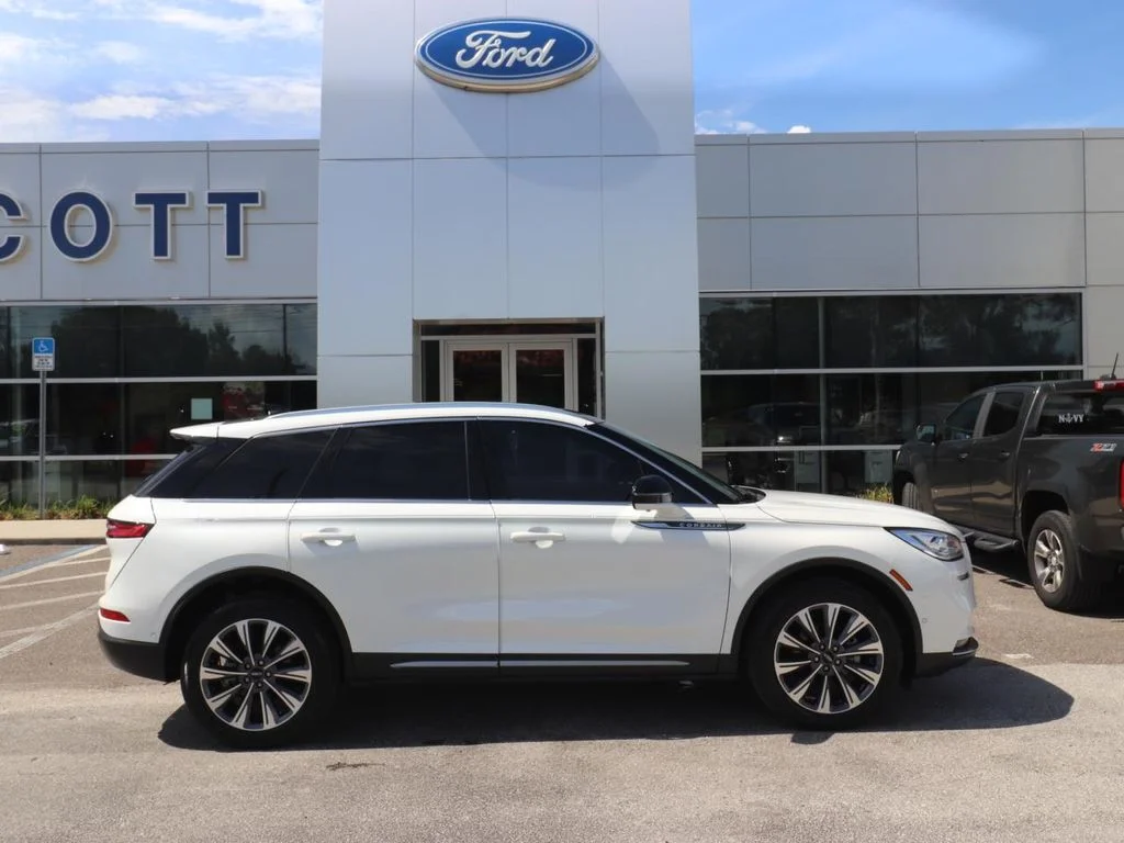Used 2022 White Lincoln Reserve image 18