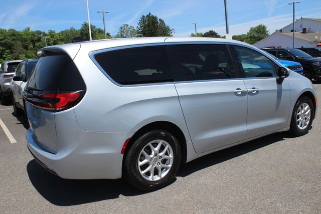 Used 2023 Silver Chrysler Touring L image 28