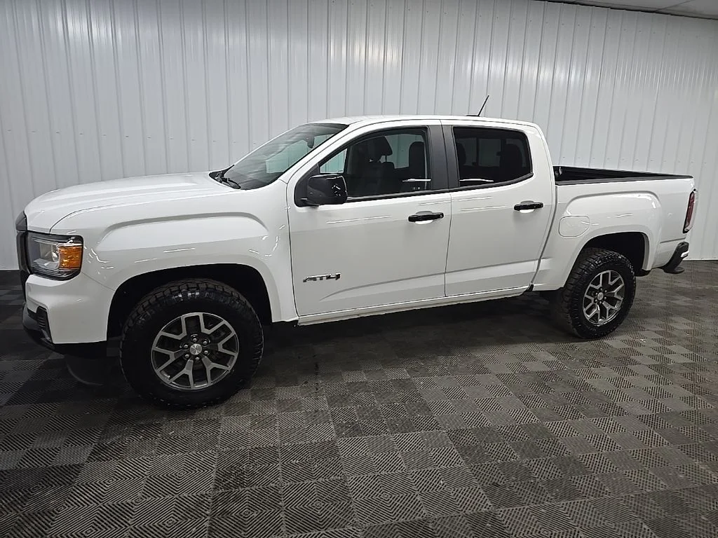 Used 2022 Summit White GMC AT4 w/Leather image 6