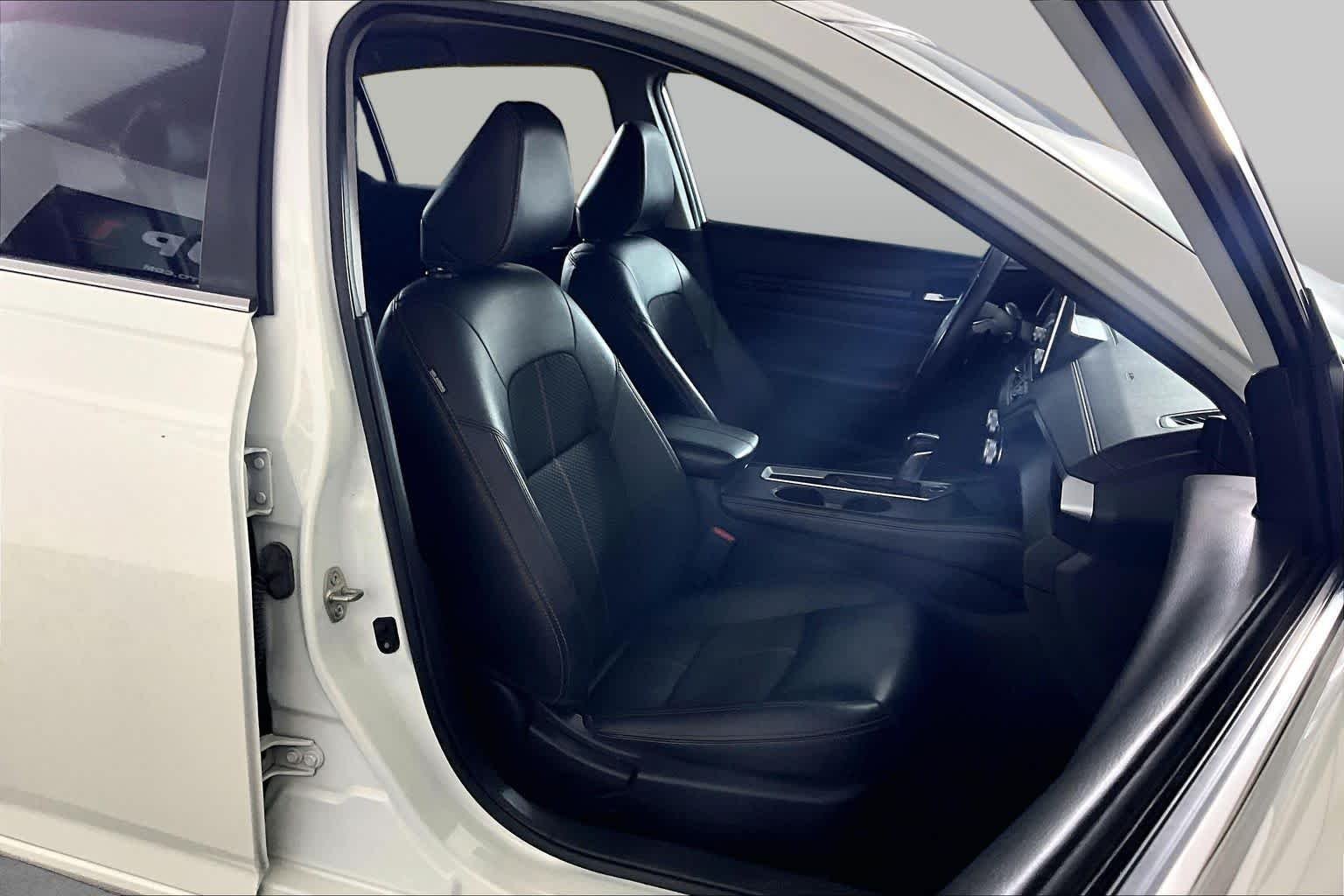 Used 2020 Pearl White Tricoat Nissan 2.5 SR image 9