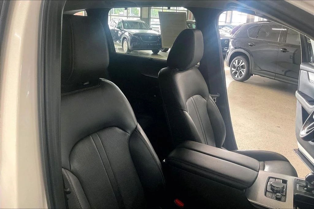 Used 2024 White Mazda Preferred image 6