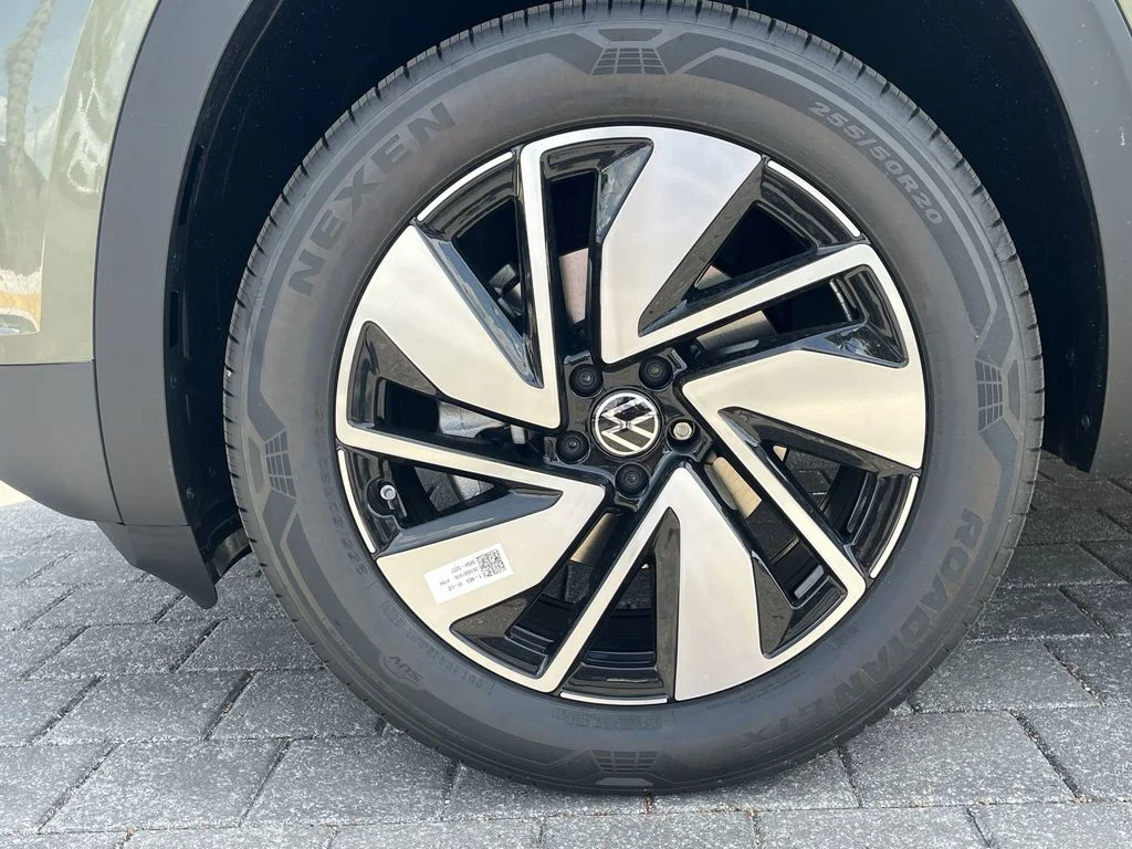 New 2026 Green Volkswagen 2.0T SE w/Technology image 37
