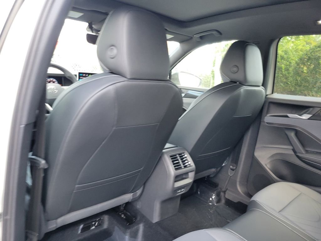 New 2026 Beige/tan Volkswagen 2.0T SE R-Line Black image 6