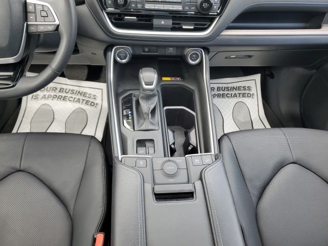 Used 2025 White Toyota Limited image 22