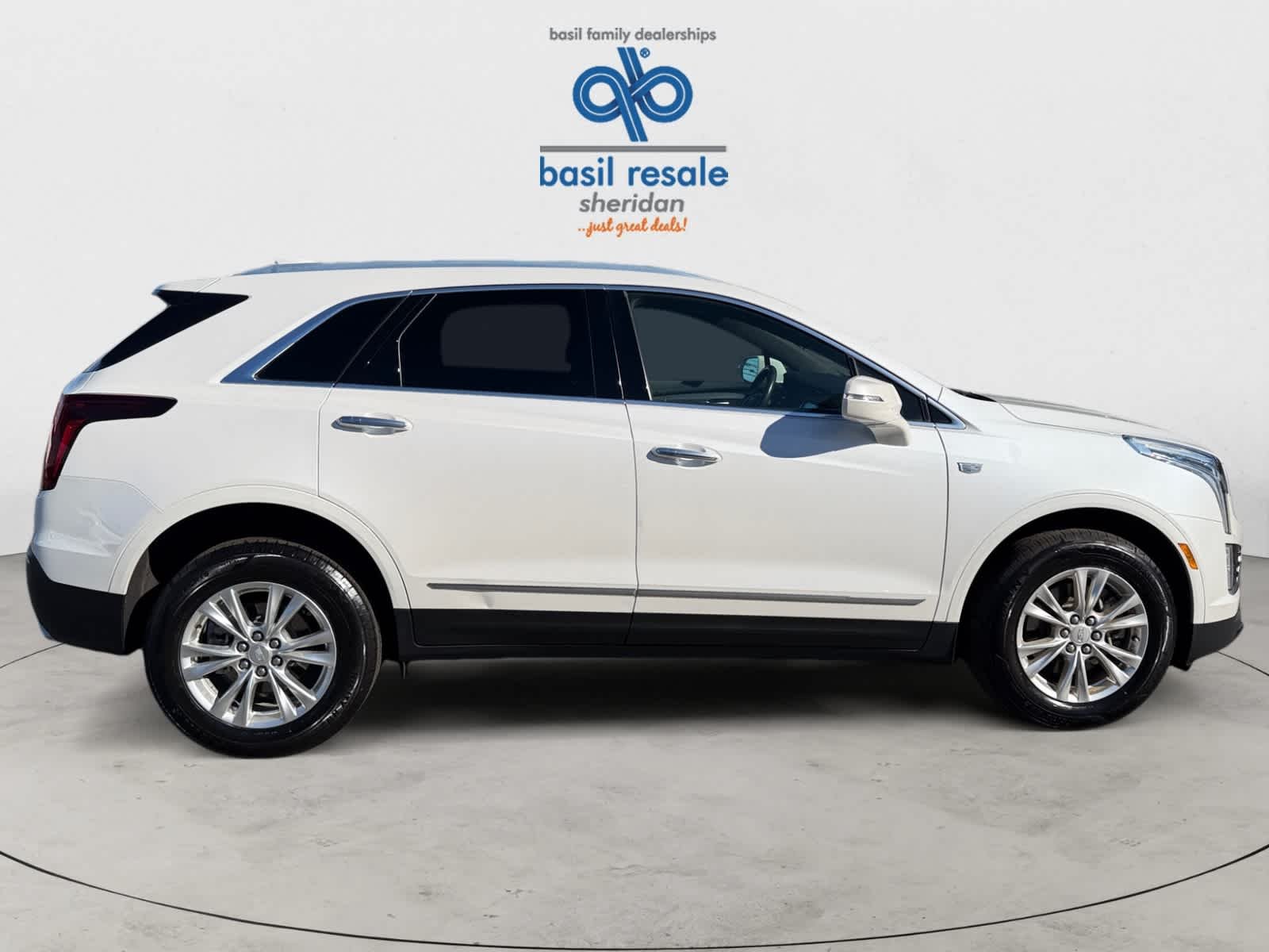 Used 2020 Crystal White Tricoat Cadillac Luxury FWD image 9
