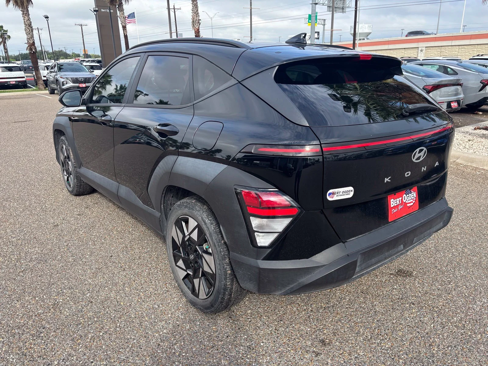 Used 2024 Black Hyundai SEL image 4