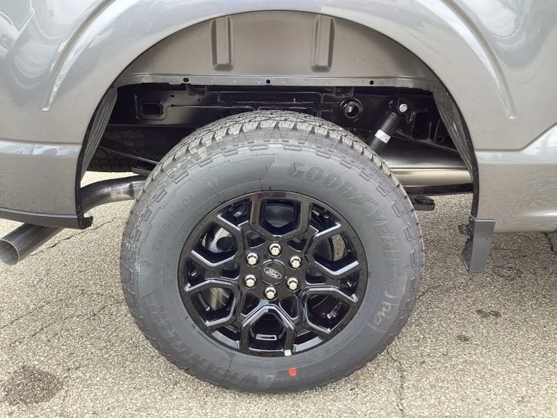 New 2026 Carbonized Gray Metallic Ford XLT image 12