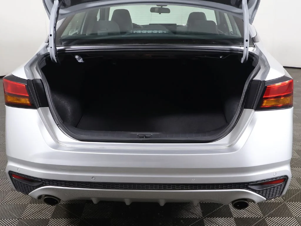 Used 2024 Silver Nissan 2.5 SL image 17