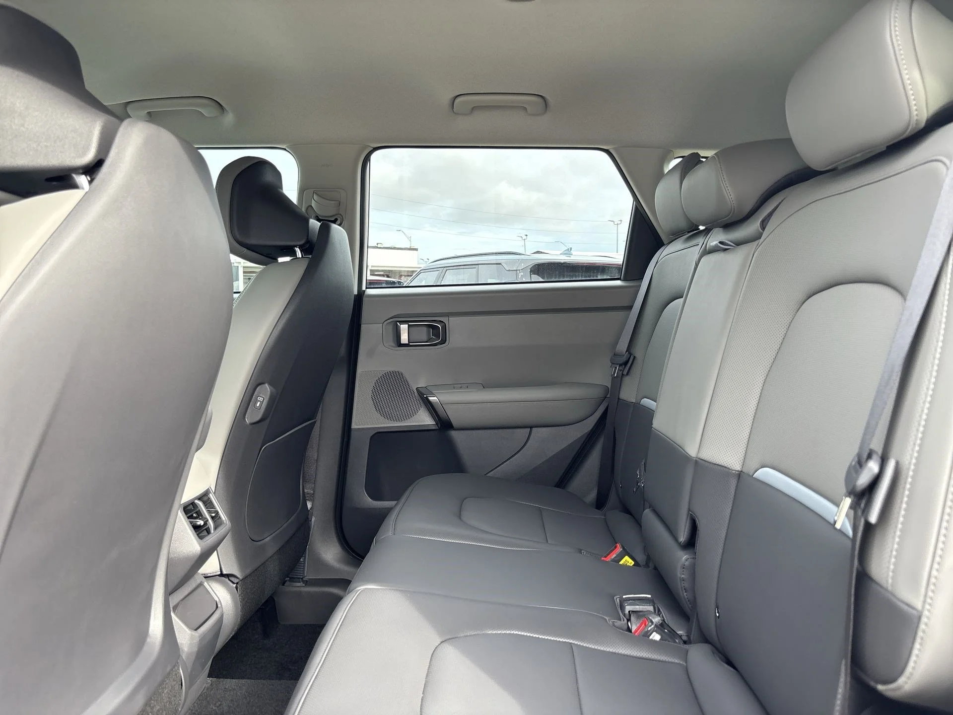 New 2027 Snow White Pearl Kia EX image 22