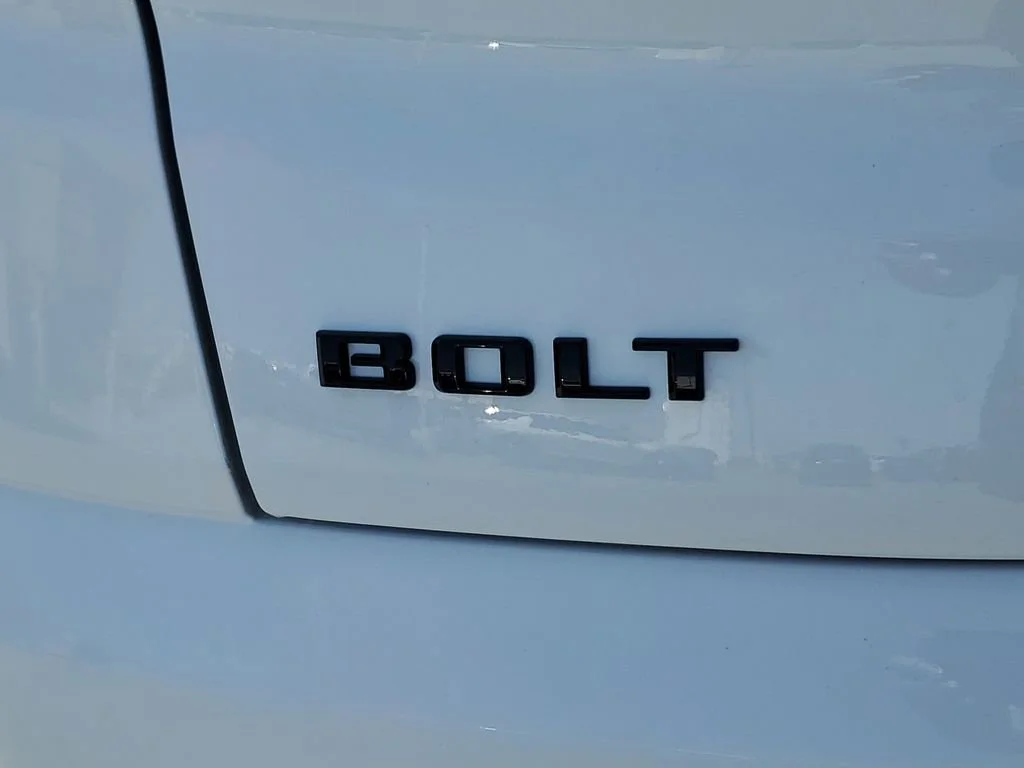 New 2027 Summit White Chevrolet LT image 8