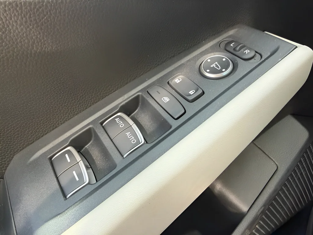 Used 2025 Meteorite Gray Metallic Honda LX image 61