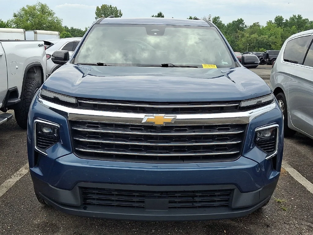 Used 2025 Lakeshore Blue Metallic Chevrolet LT image 2