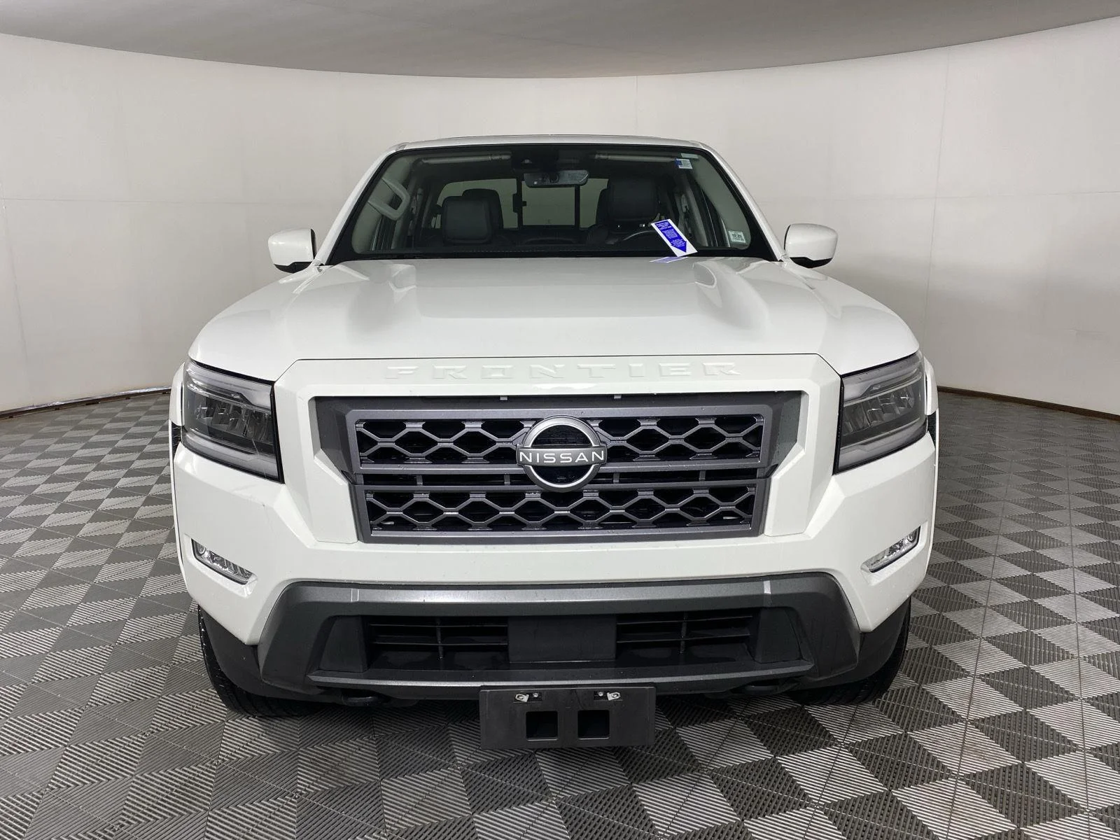 Used 2024 Wh Nissan SL image 2