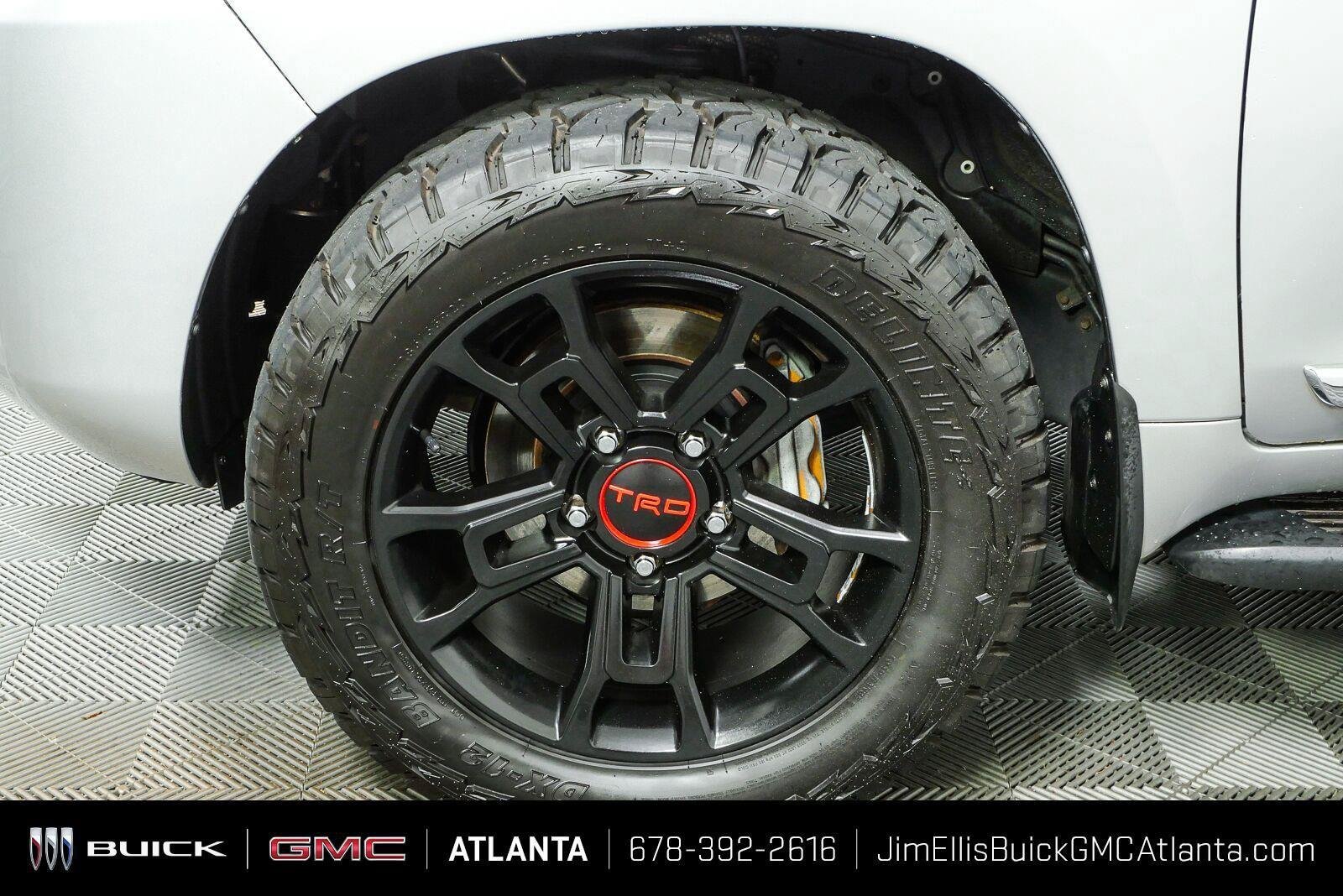 Used 2017 Classic Silver Metallic Toyota Base image 41