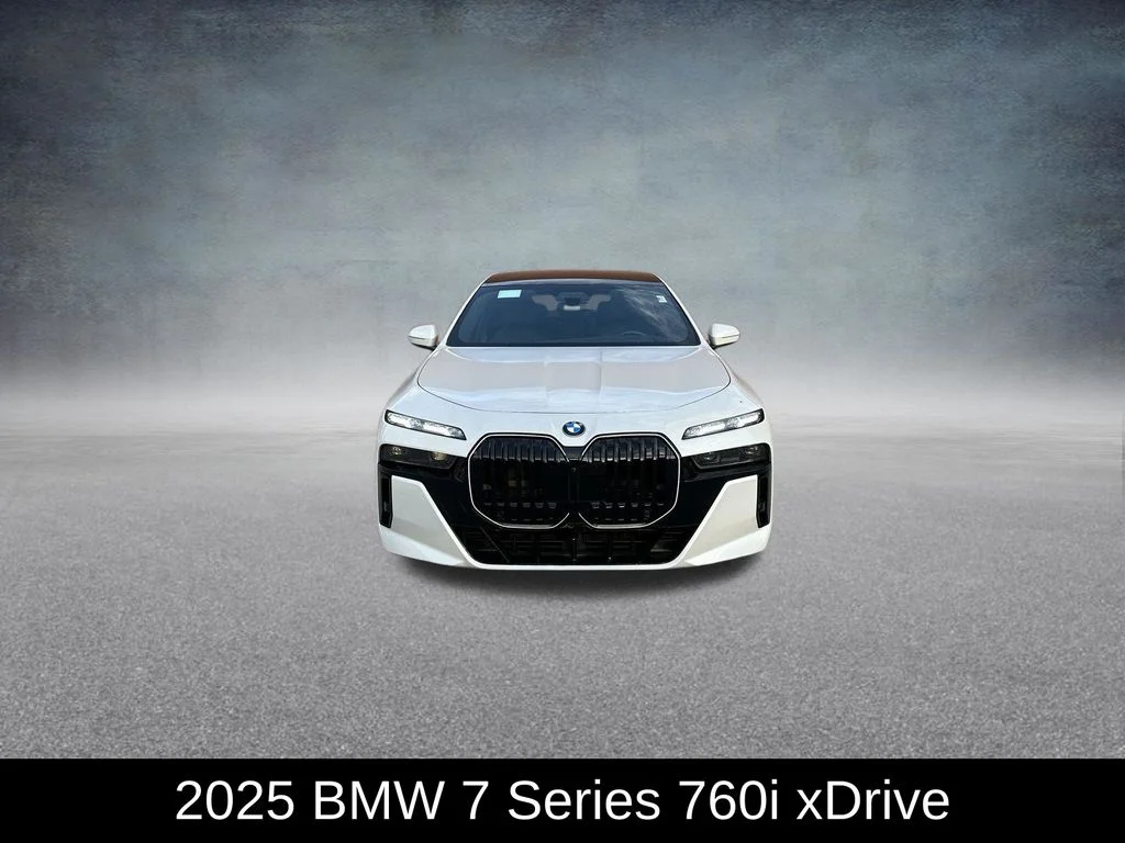 Used 2025 White BMW 760i xDrive image 3