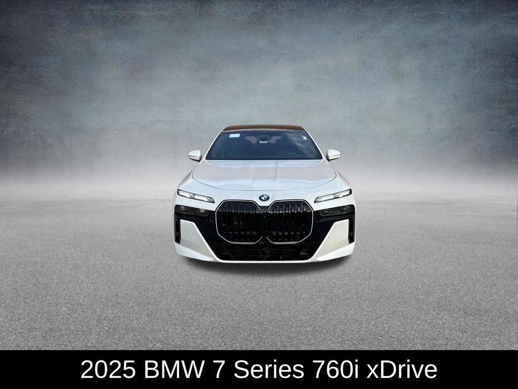 Used 2025 White BMW 760i xDrive image 3