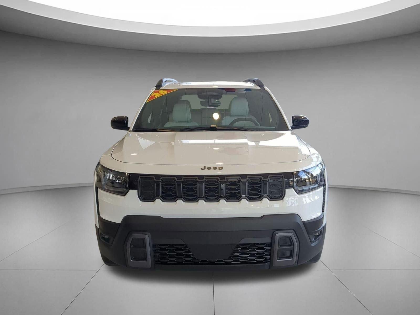 New 2026 Bright White Clear-Coat Exterior Paint Jeep Limited image 5