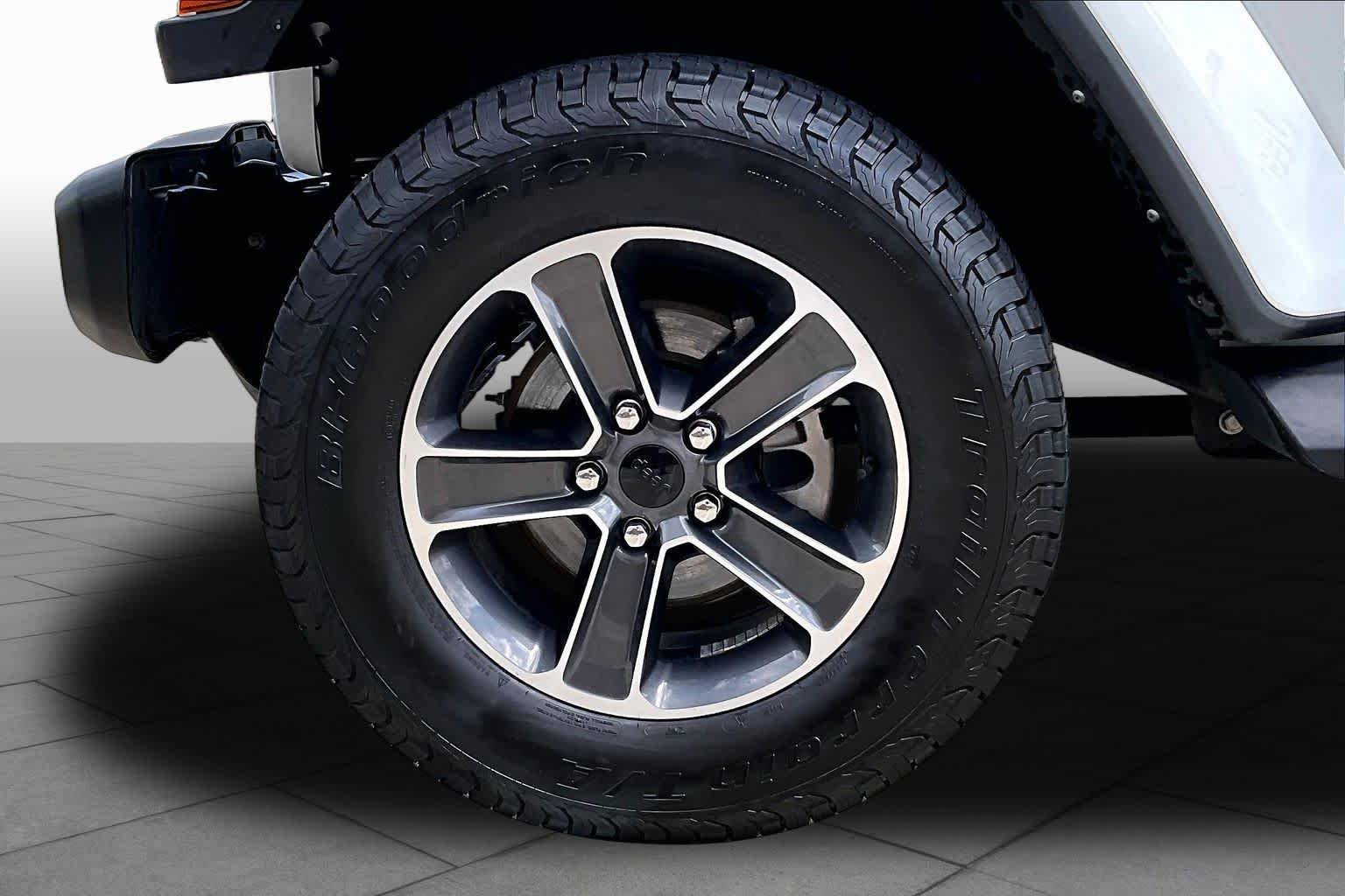 Used 2023 Bright White Clearcoat Jeep Sahara image 11