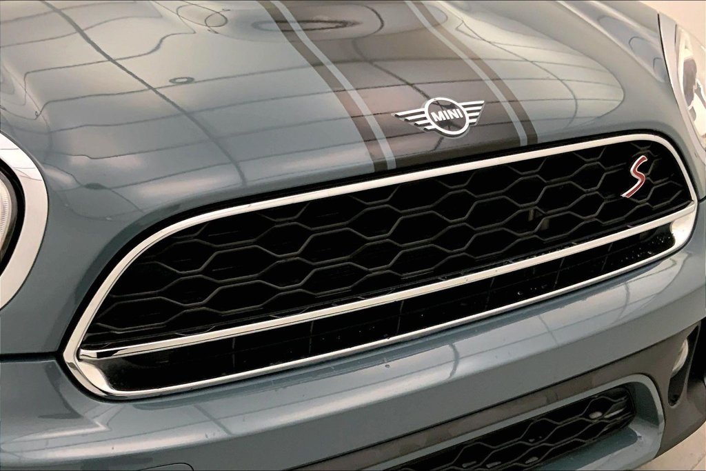 Used 2022 Sage Green Metallic MINI  image 29