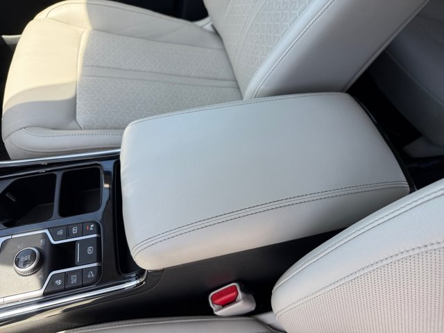 Used 2023 Silky Silver Kia SX Prestige image 14