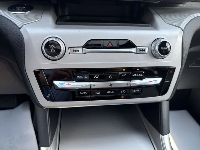 Certified Used 2023 White Metallic Ford XLT image 19