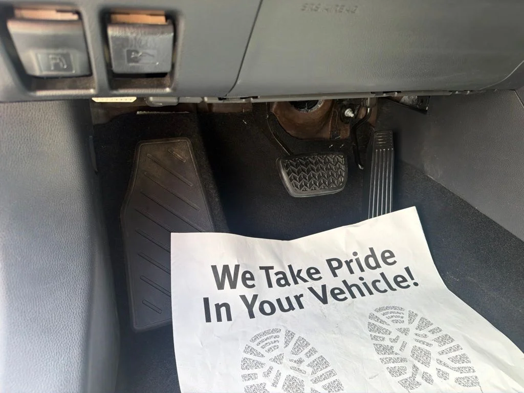 Used 2019 White Toyota XLE image 21