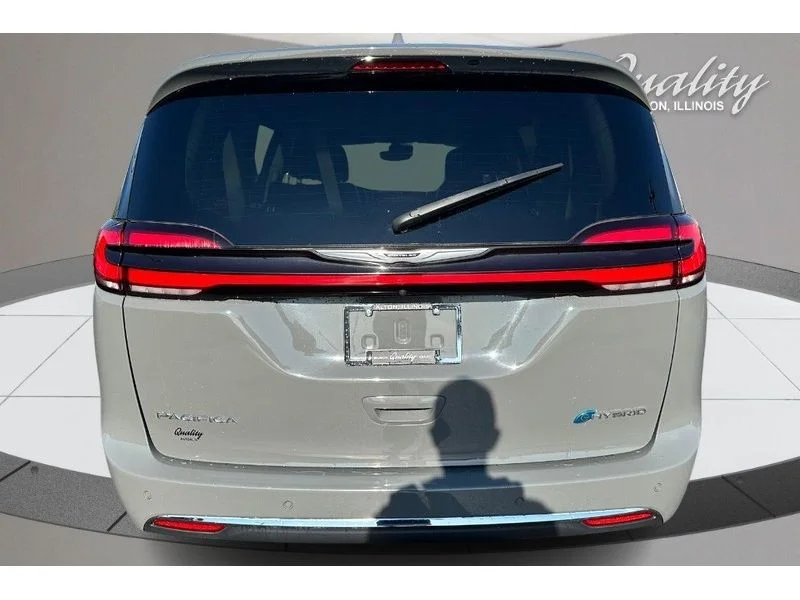 Used 2022 Ceramic Gray Clearcoat Chrysler Hybrid Touring L image 5