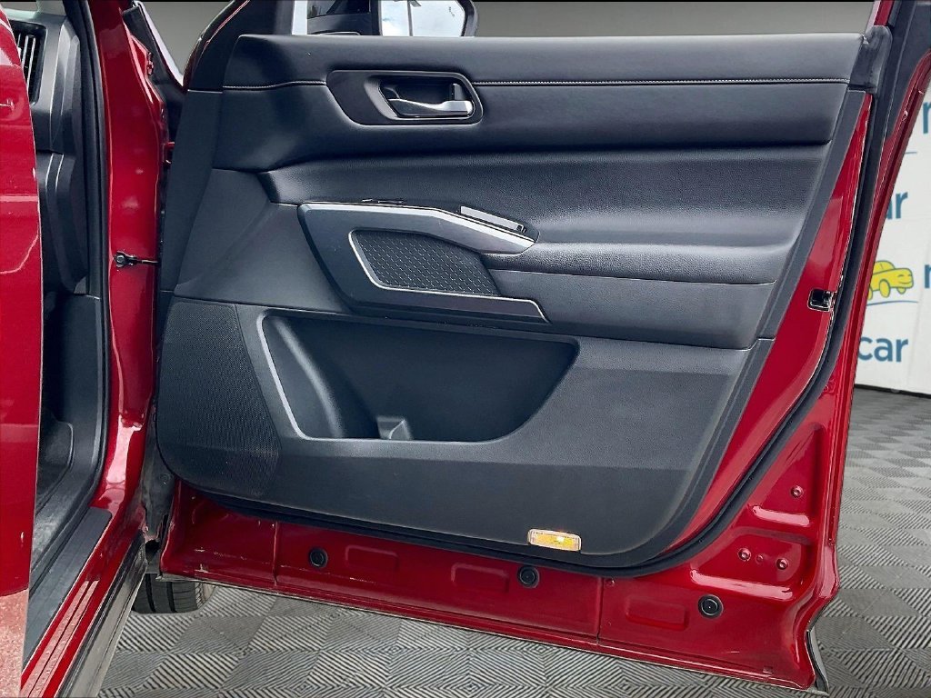 Used 2022 Scarlet Ember Tintcoat/Super Black Nissan SL image 11