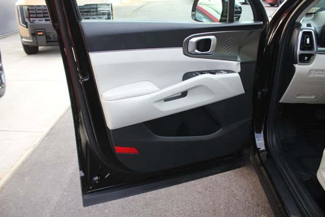 Used 2021 Black Kia S image 19