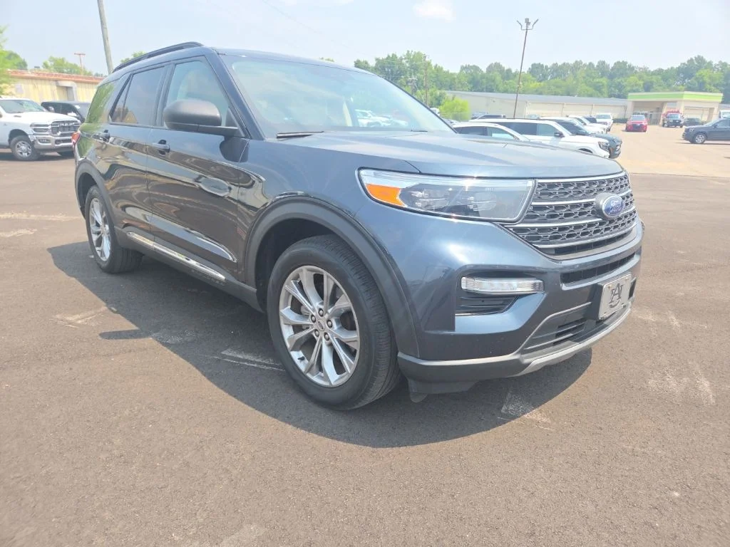 Certified Used 2022 Blue Ford XLT image 1