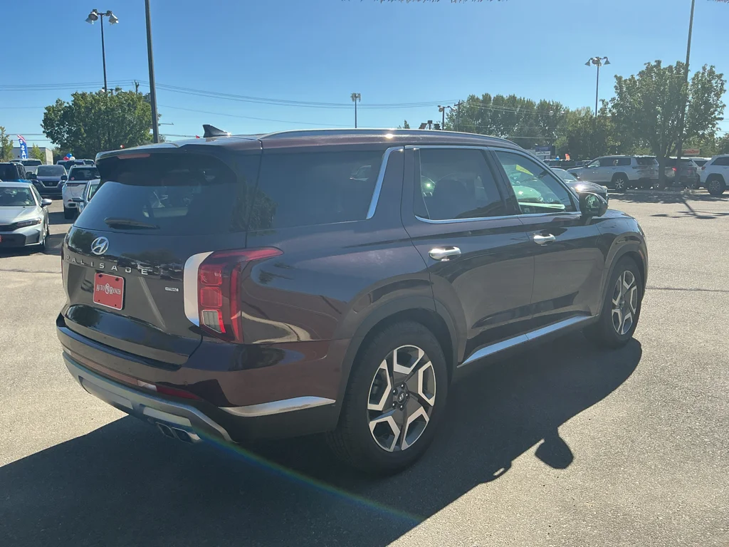 Used 2024 Sierra Burgundy Hyundai SEL 7P image 5