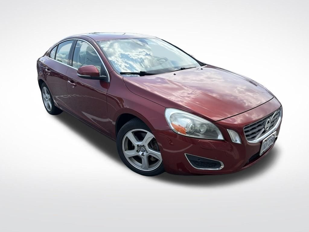 Used 2013 Red Volvo T5 image 2