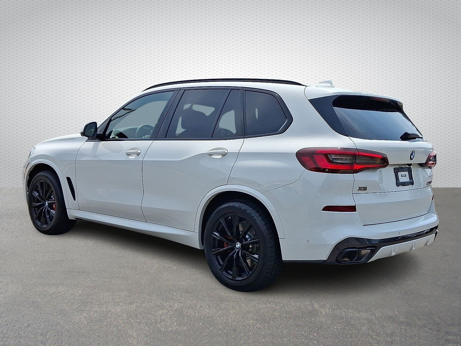 Certified Used 2023 Alpine White - 300 BMW M50i image 4