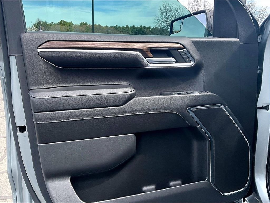 Used 2023 Gray Chevrolet RST image 9