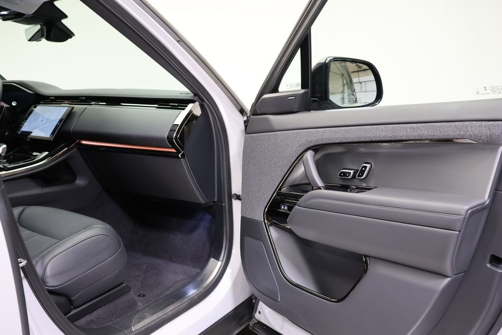 Used 2024 Borasco Gray Metallic Land Rover SE image 38