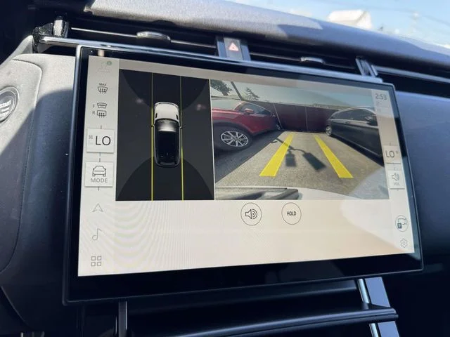Used 2025 White Land Rover Dynamic SE image 30