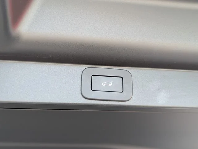 Used 2024 Gold Land Rover SE image 18