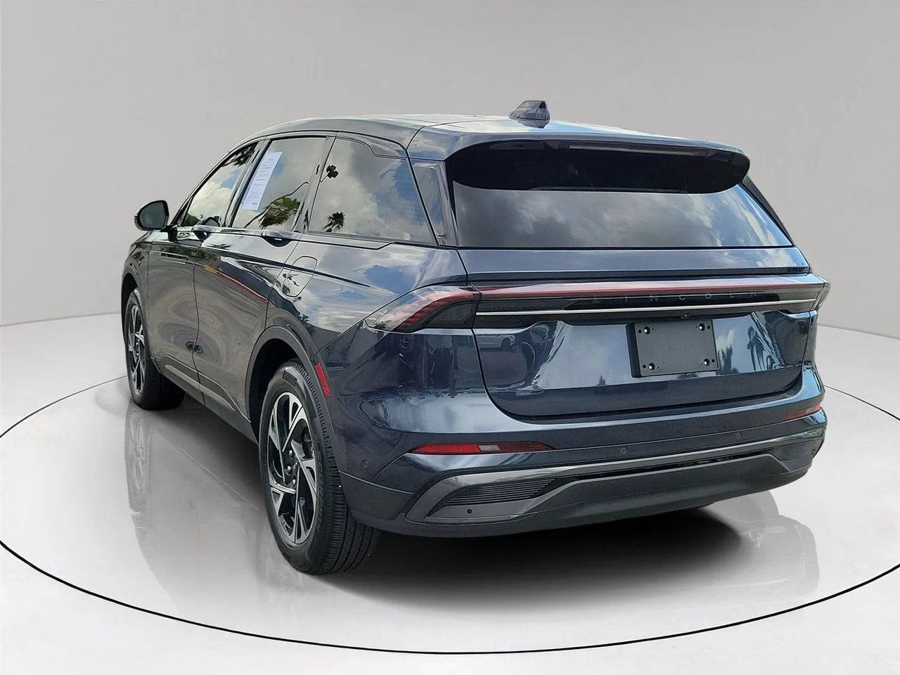 Used 2024 Blue Lincoln Premiere image 6