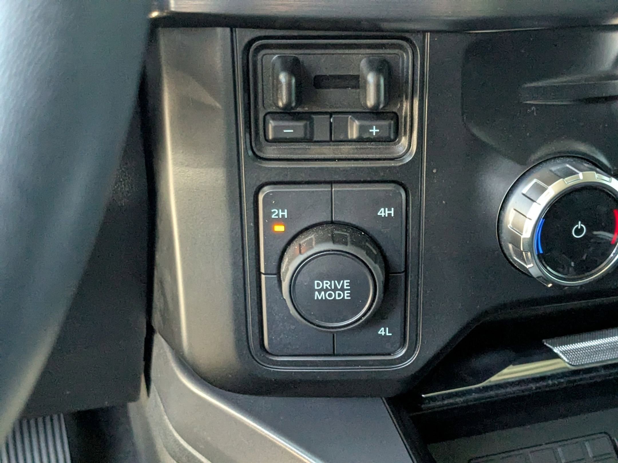 Used 2024 Oxford White Ford LARIAT image 19