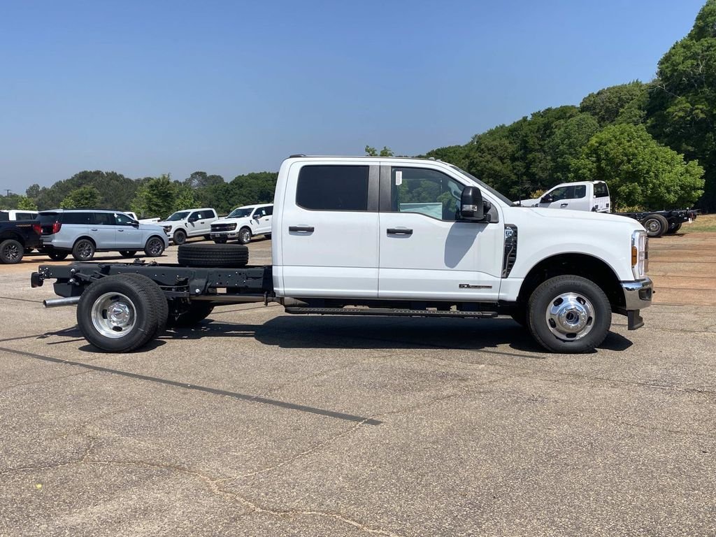 New 2026 Oxford White Ford F-350® XL image 2