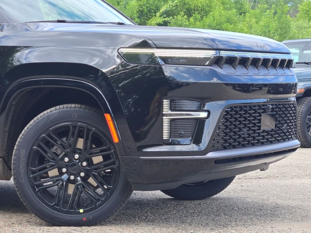 New 2026 High Gloss Black Exterior Paint Jeep Limited Reserve image 2