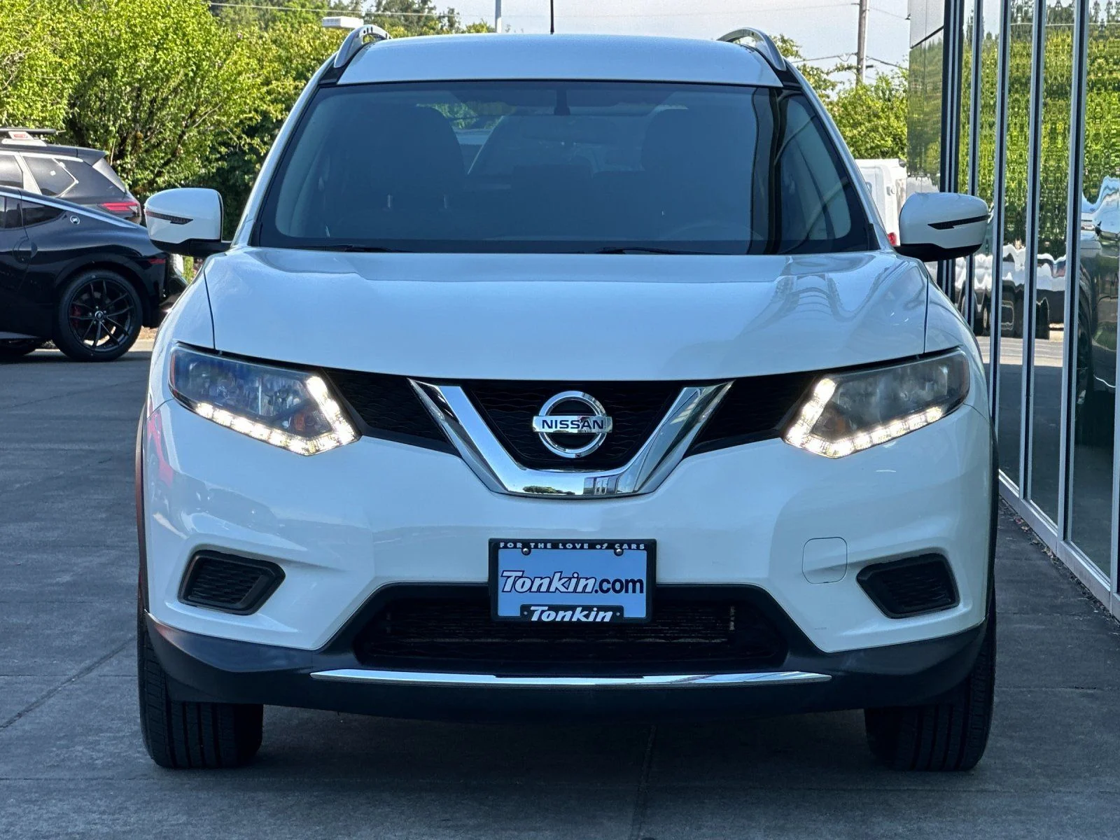 Used 2016 Glacier White Nissan S image 8