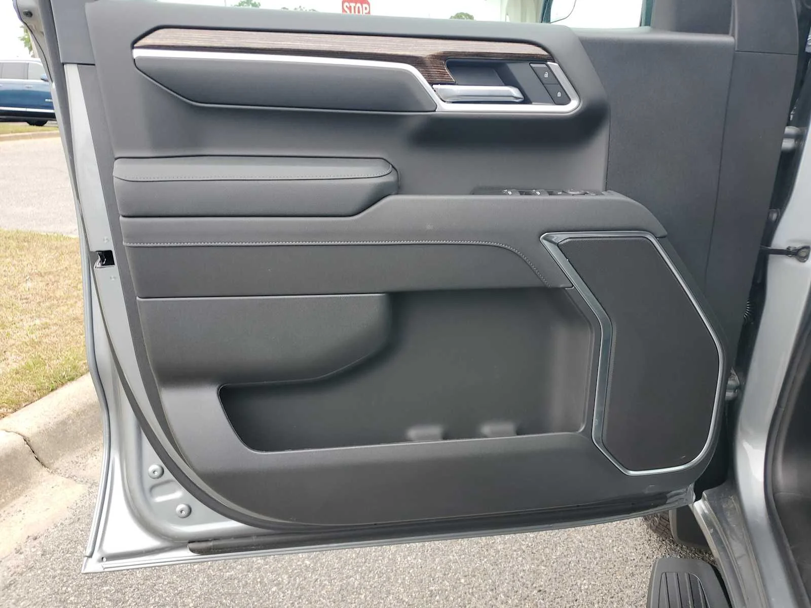 New 2026 Sterling Metallic GMC SLE image 15