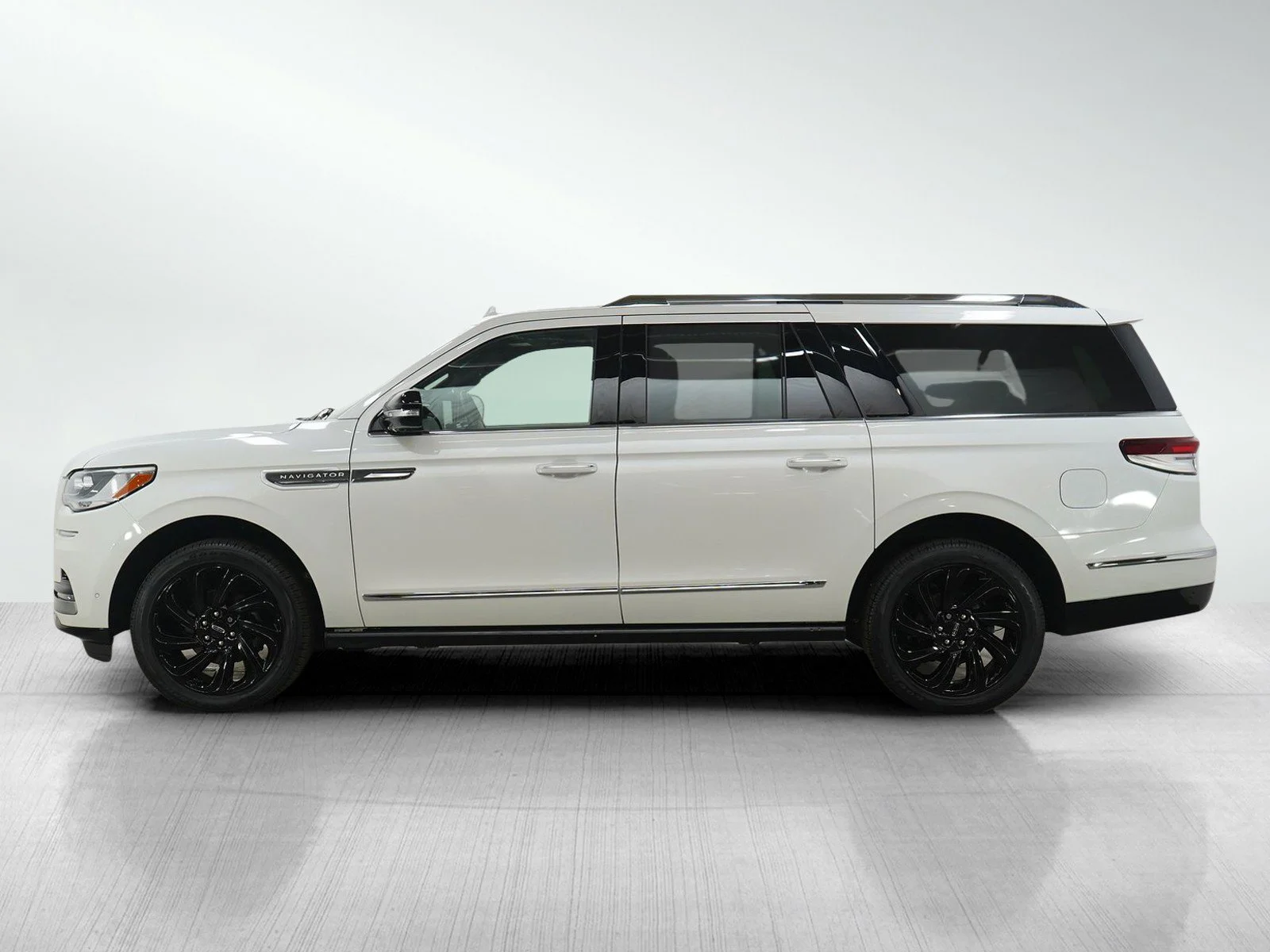 Used 2024 Lincoln Navigator Reserve with VIN 5LMJJ3LG4REL04162 for sale in Hopkins, Minnesota