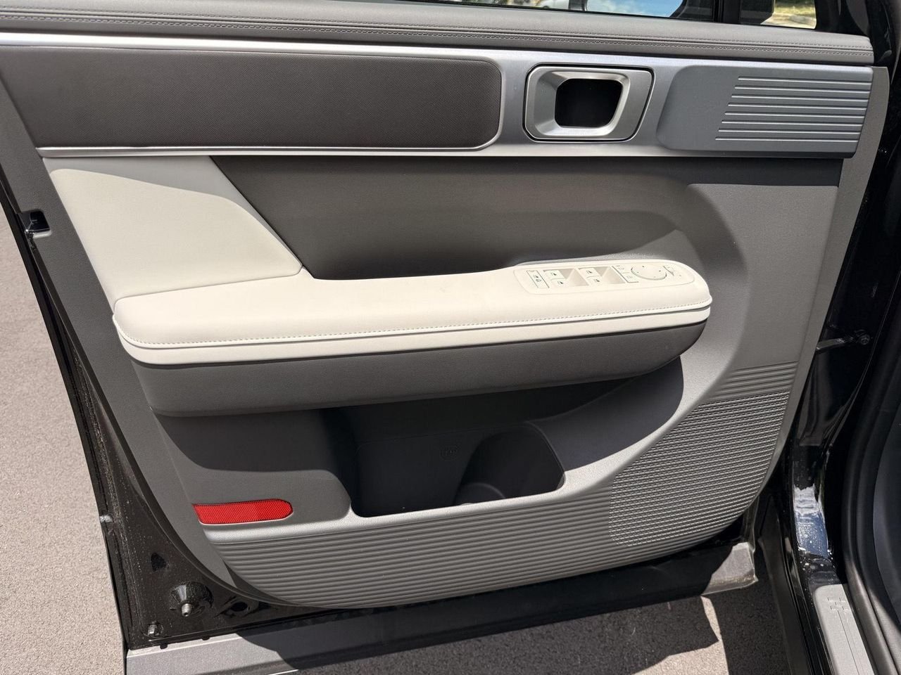 New 2026 Phantom Black Hyundai SEL AWD image 10